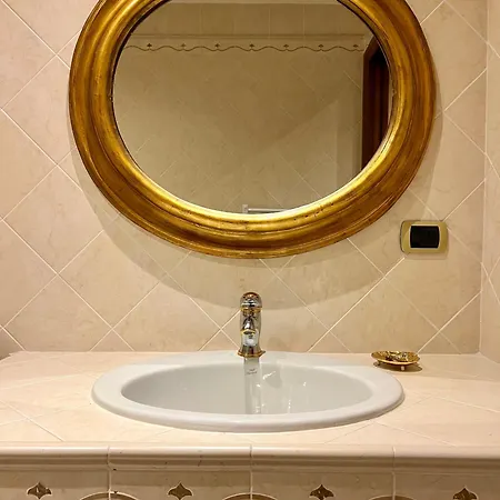 Manzoni Center Apartamento *